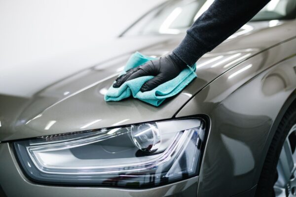 A,Man,Cleaning,Car,With,Microfiber,Cloth,,Car,Detailing,(or